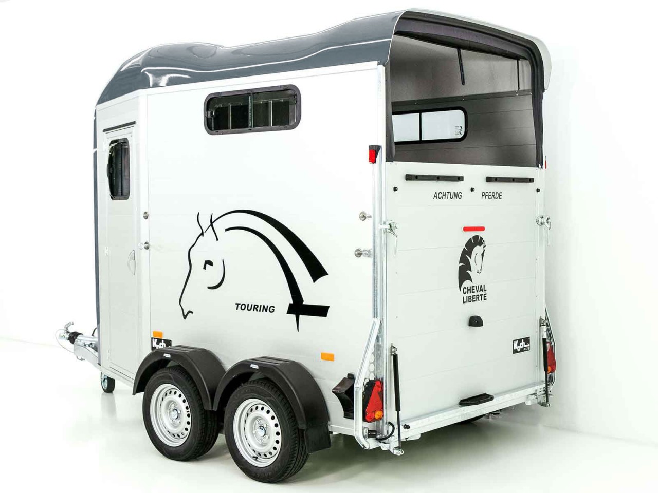 63.jpg Cheval Liberte Pferdeanhänger Touring Jumping|Pullman-Fahrwerk|Sattelkammer|grau-Neu – Bild 1
